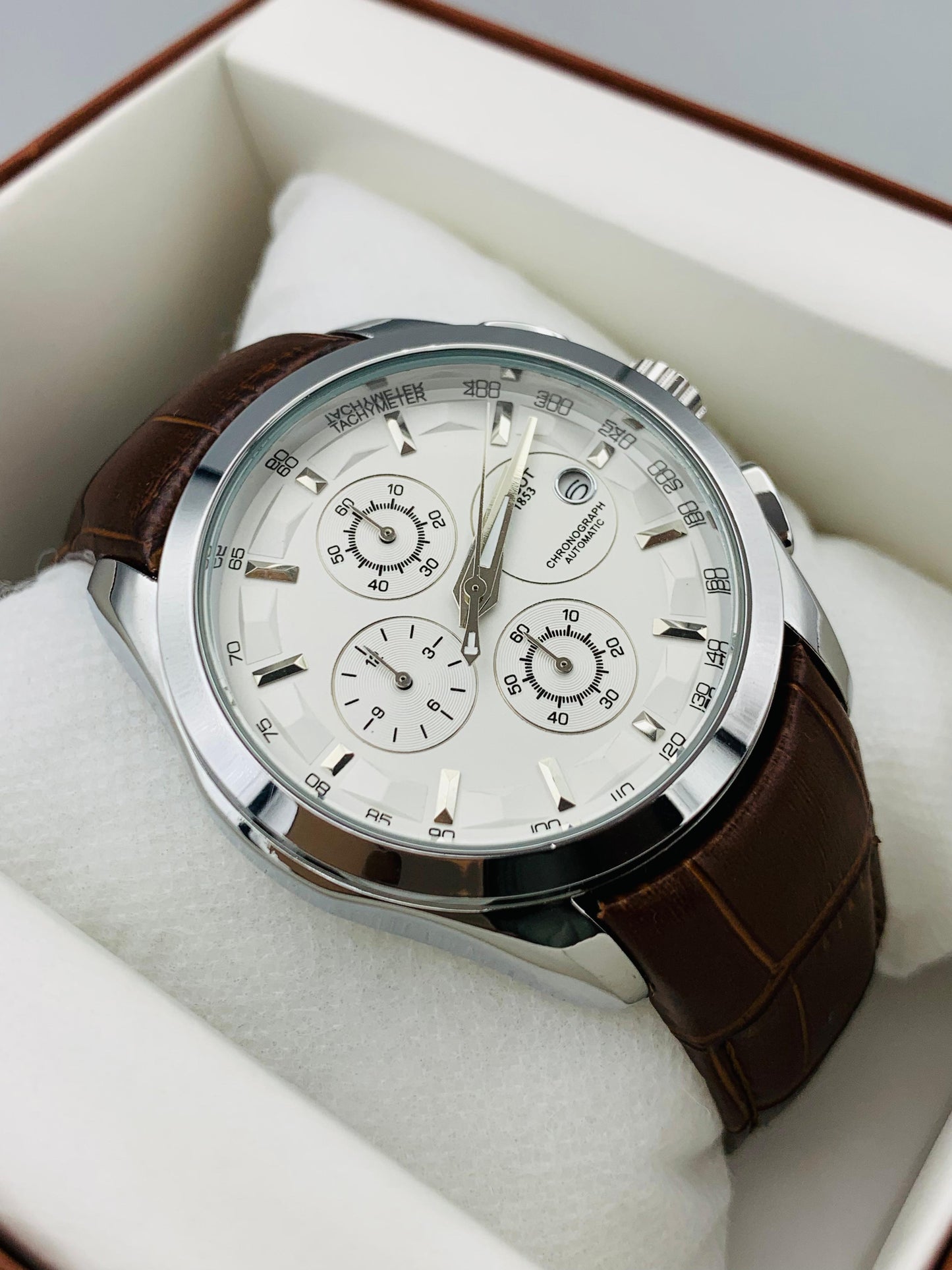 AA+ New Chronograph Model With Date Adjustment - Quartz (Brown)